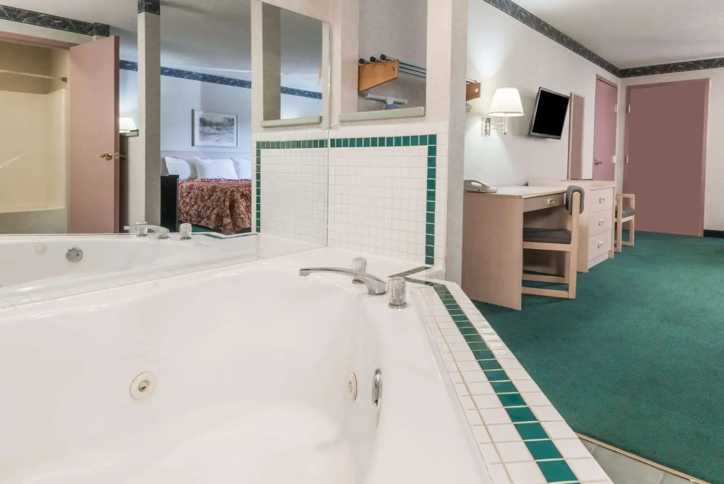 Knights Inn Ottawa