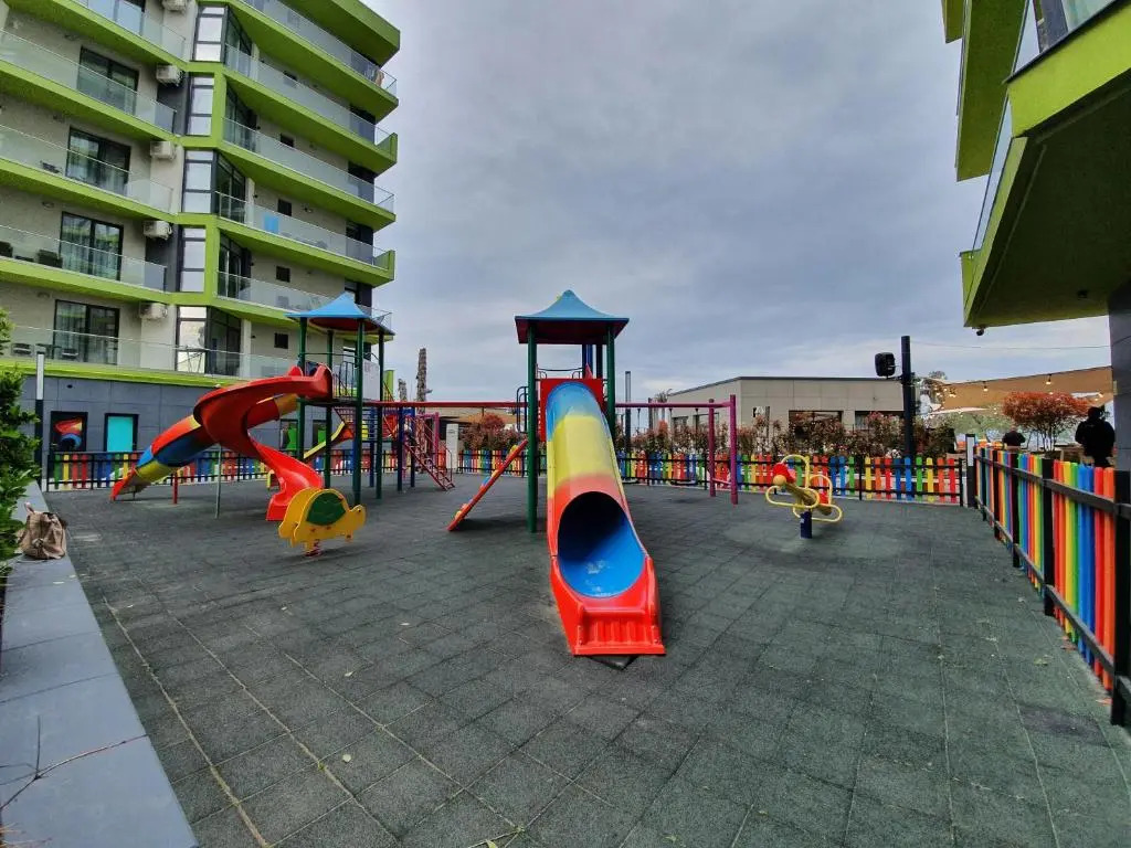 "Adela" 2BR apt - Pool & Spa Beach Resort