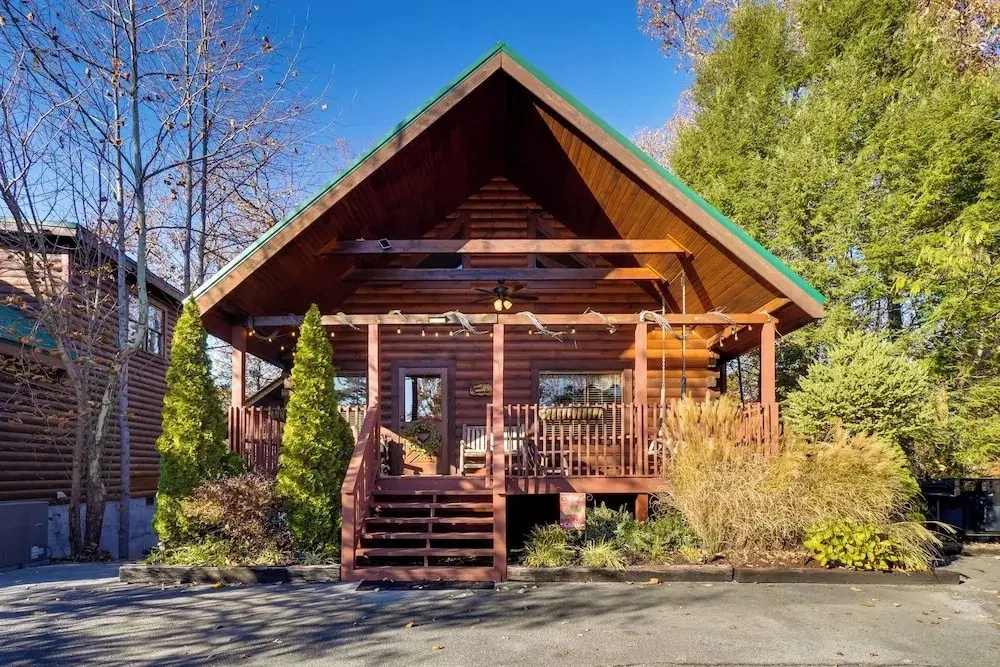 Gatlinburg Scenic Cabin w/ Hot Tub 2 Mi to Dtwn