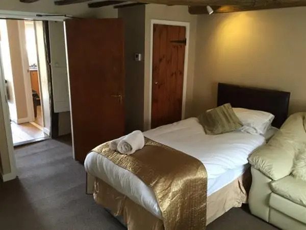 The Shipwrights Arms Hotel