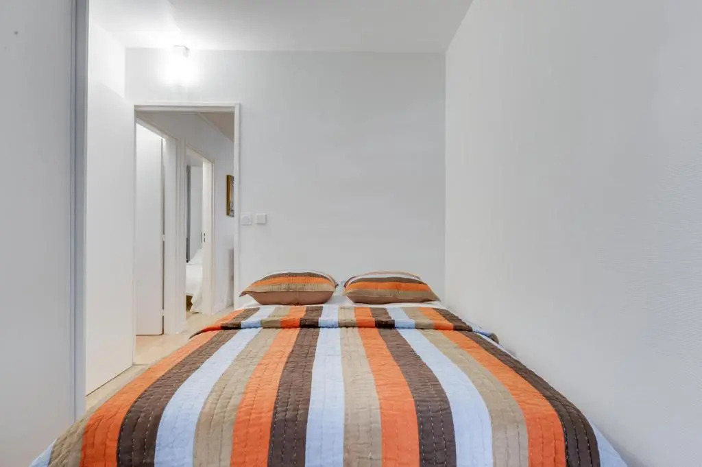 Chic And Spacious Apart with Parking