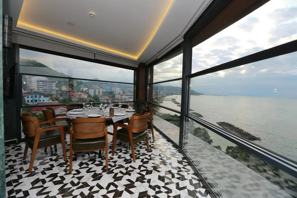 PENTAHOR HOTEL