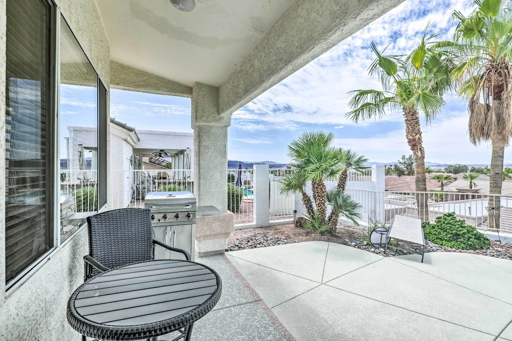 Sunny Snowbird's Retreat w/ Lake Havasu Views!