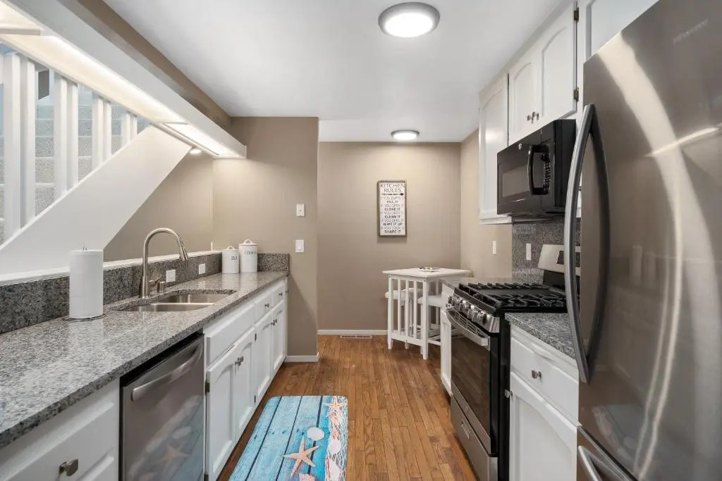 358 Stimson Avenue 2 Bedroom Condo by Redawning