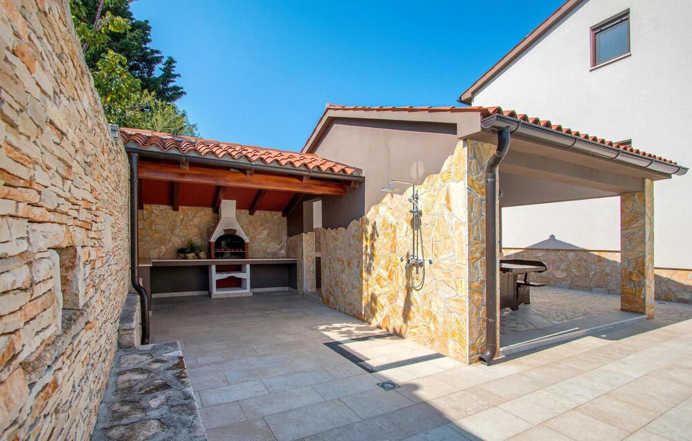Awesome Home in Premantura With Wifi and 5 Bedrooms