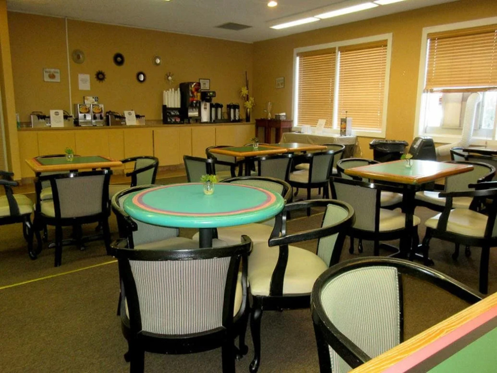 Roomba Inn & Suites - Kissimmee