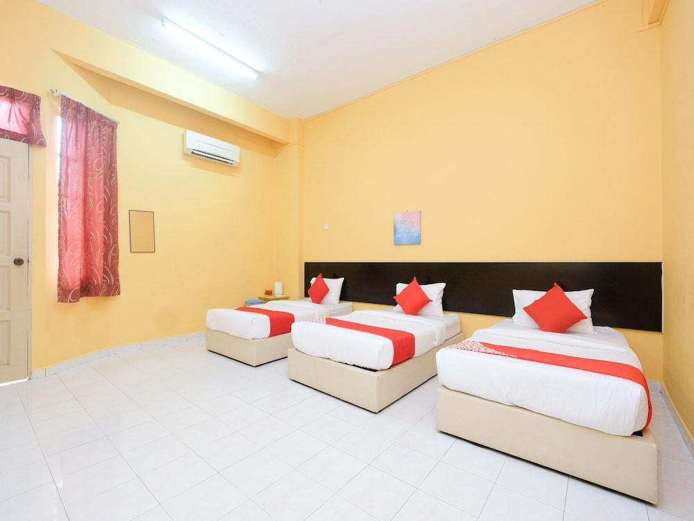 OYO 89694 de Lodge Hotel