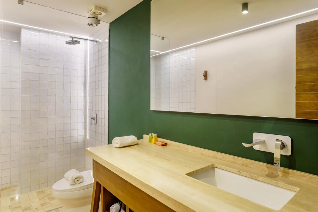 106 Beautiful Garden Apartment with Private Pool