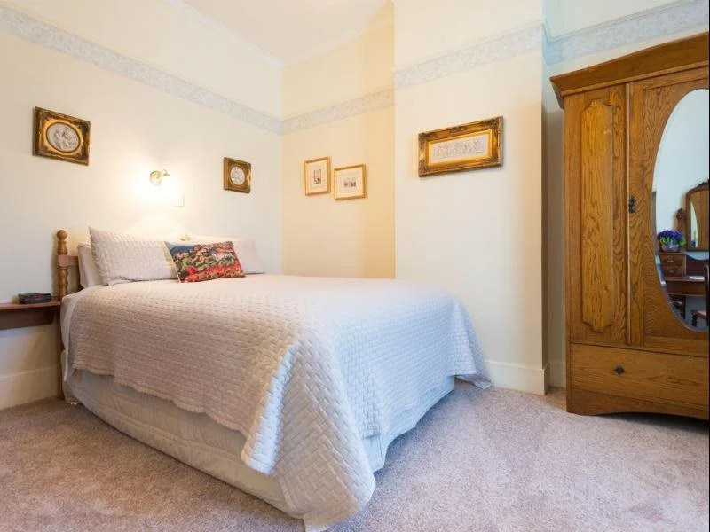 Sussex House Bed & Breakfast