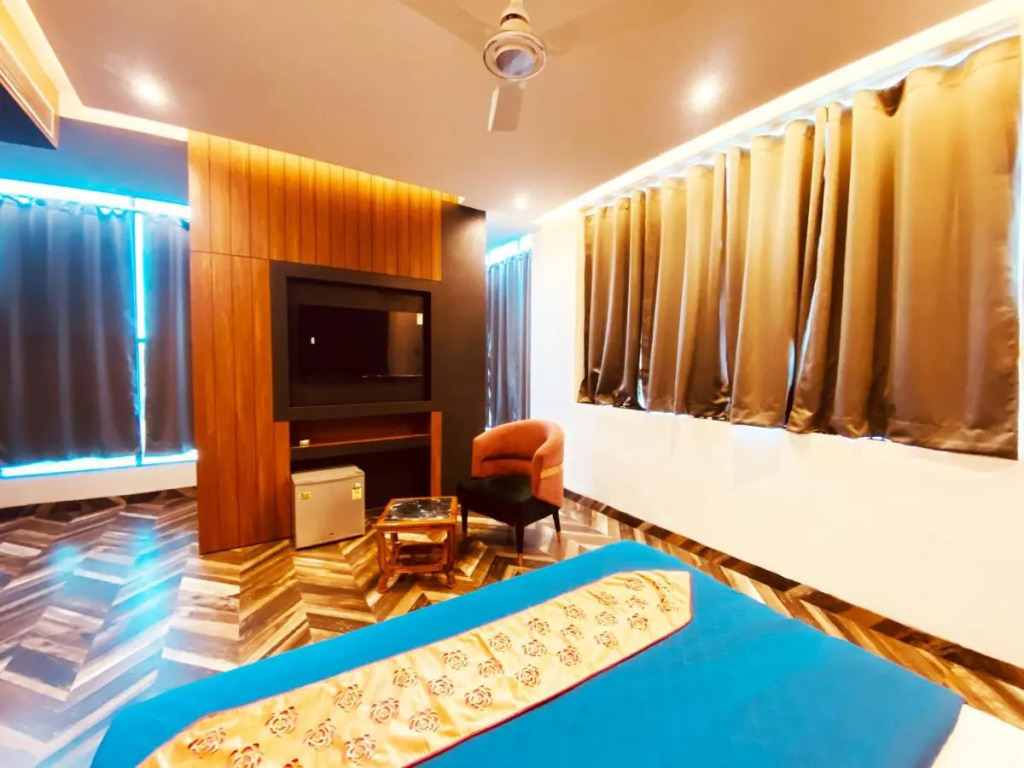 Hardik Palace By F9 Hotels