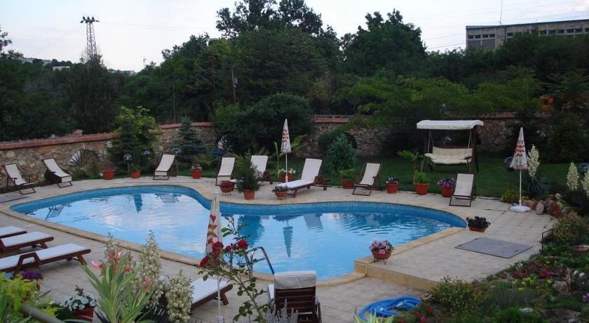 White Rose Hotel