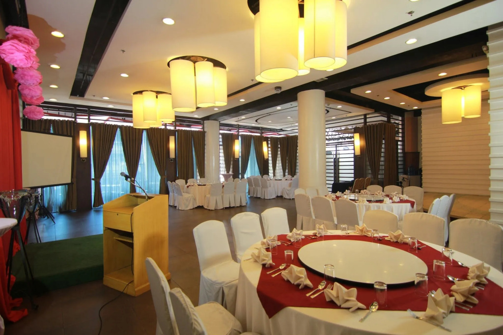 Hotel Supreme Convention Plaza