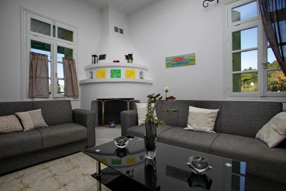 Cherry Cottage in Skopelos