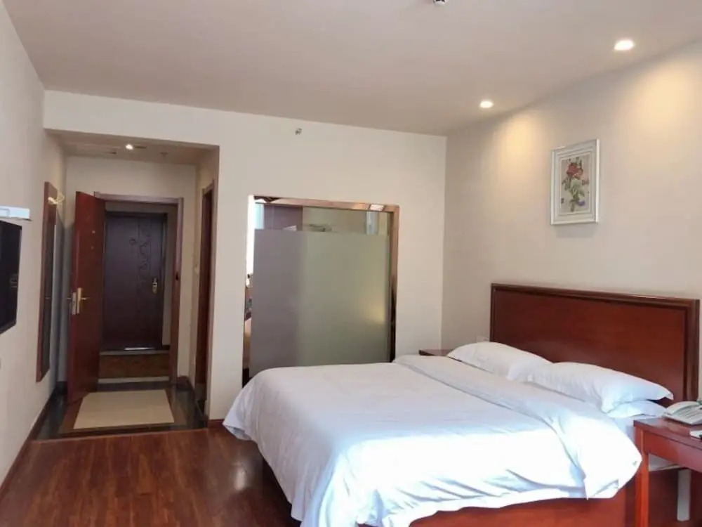 GreenTree Inn Chengdu Chongzhou Shiji Avenue Longteng Decorative City