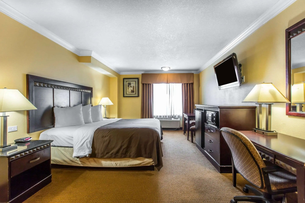 Quality Inn & Suites Bell Gardens-Los Angeles