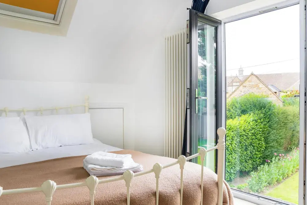 Stunning 5 Bed in the Centre of Bourton