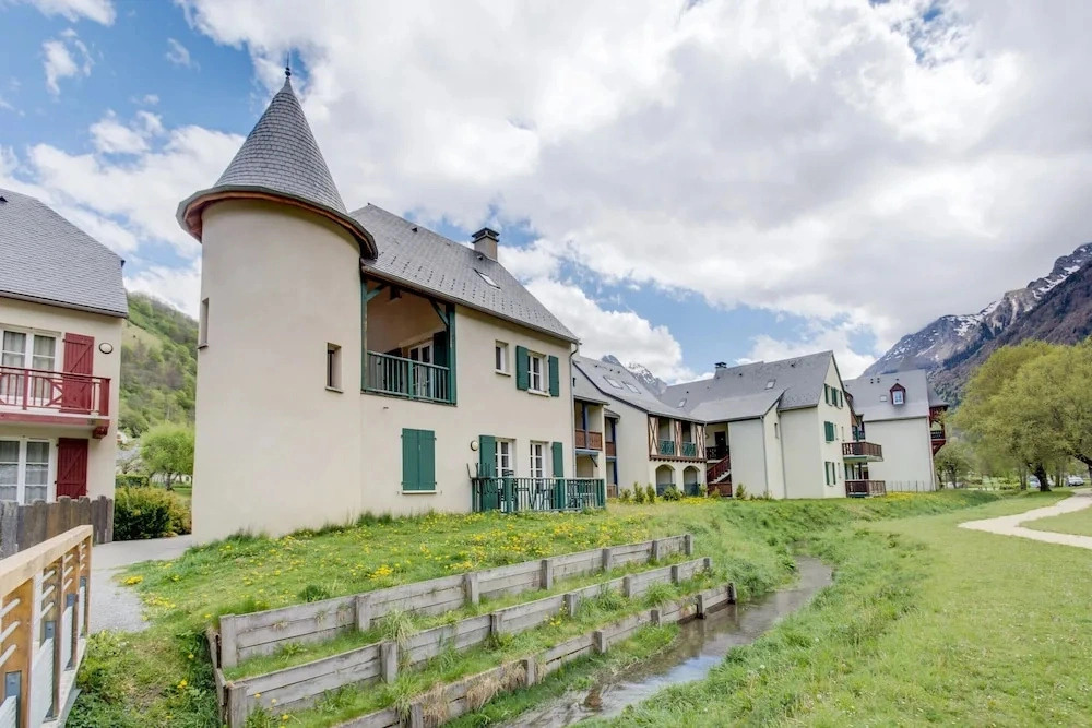 Family Stay With Nearby Gondola Access