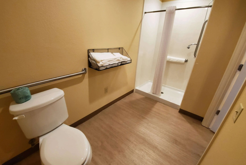 Days Inn & Suites by Wyndham Florence/Jackson Area