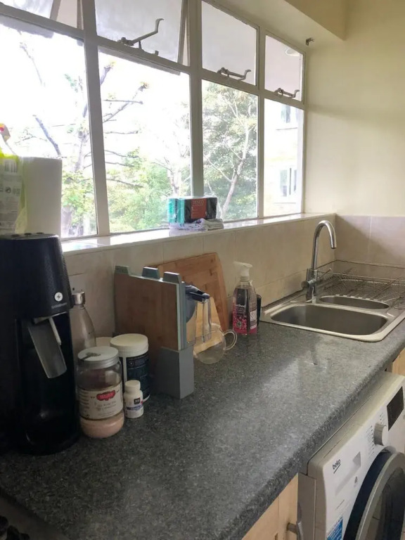 Charming 1-bed Apartment, Vibrant London Location