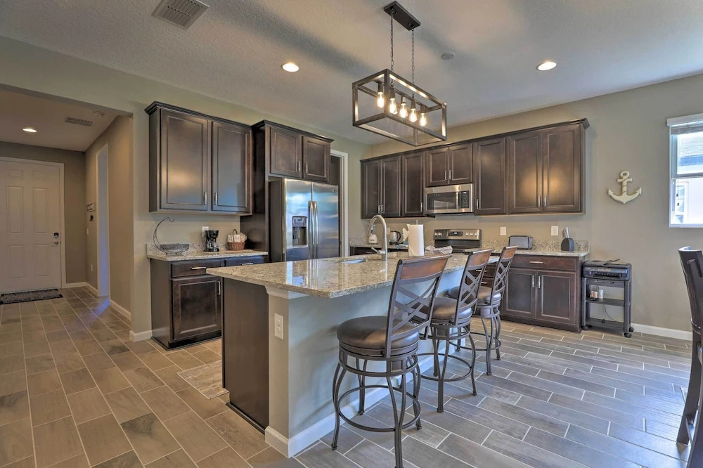 9 Mi to Disney: Home w/ Patio + Community Perks