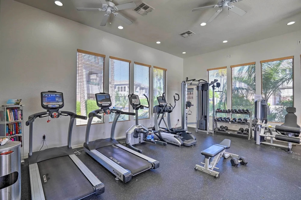 Beautiful Scottsdale Home - Walk to Shops & Golf