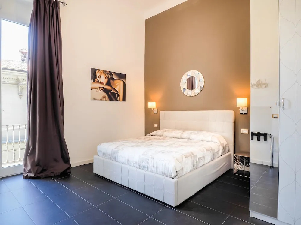 LOpera Rooms & Suite