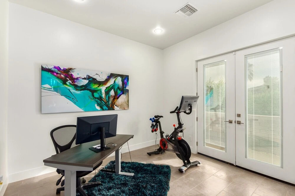 33rd Modern Phoenix 4 Bedroom Home by Redawning