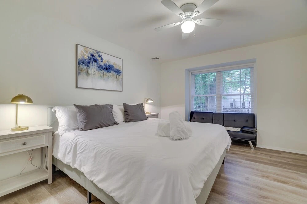 7 Mi to Camelback Mtn: Chic Penn Estates Home