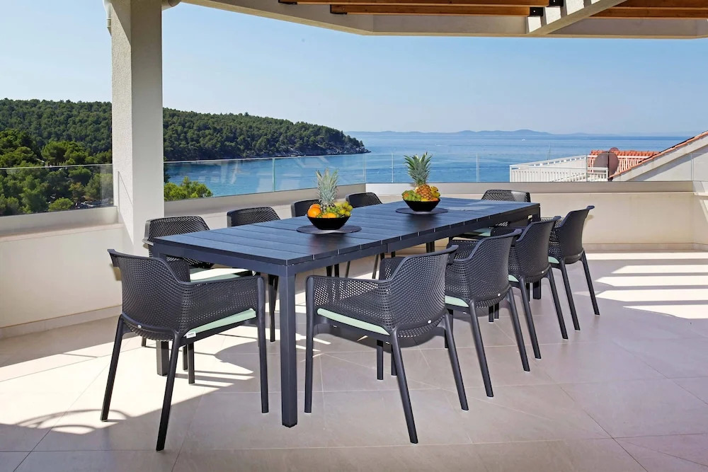 Beachfront villa Senses for 12 in Milna