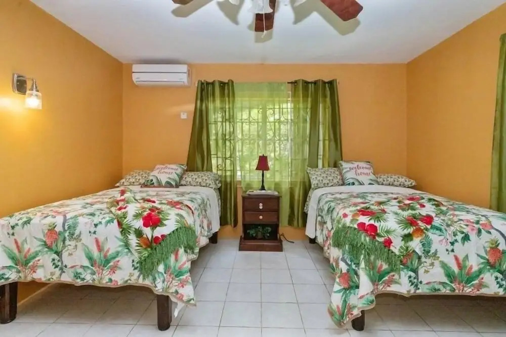 Yanceylargo Estate - Newly Renovated 7br Beautiful Two-story Estate Villa W Gorgeous Mountain View 7 Bedroom Villa by RedAwning