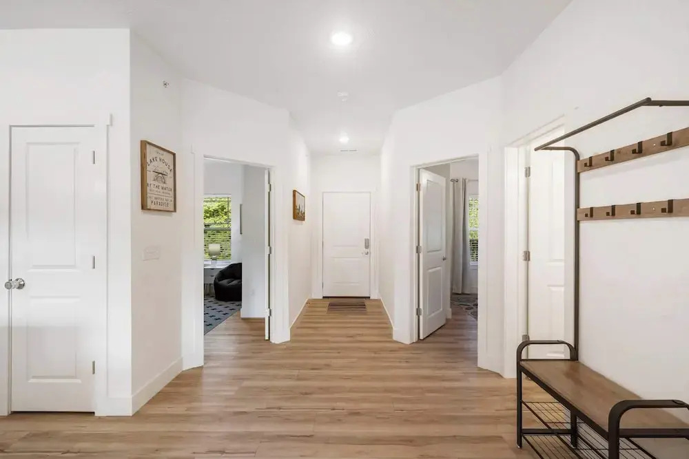 New Lakeview Penthouse - Amenities Galore!