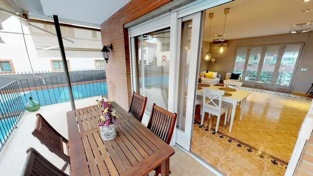 HOUSE OF JOY , CASA EN BANYOLES