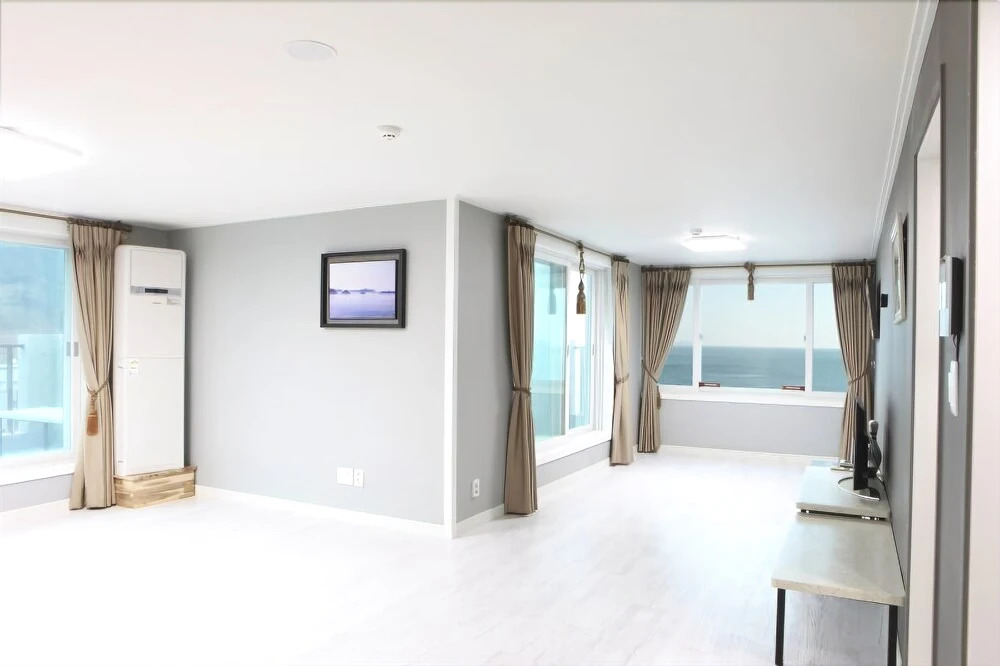 Sky and Ocean Village Pension