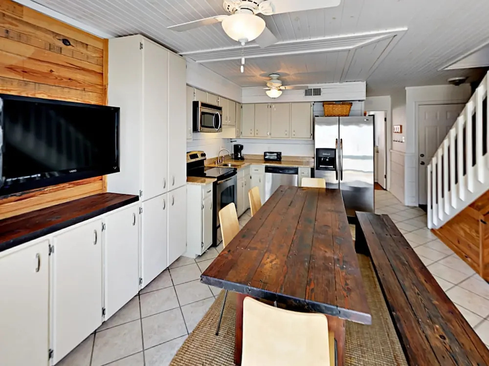 554 E Beach Blvd Townhouse Unit 6 2 Bedrooms 2 Bathrooms Townhouse
