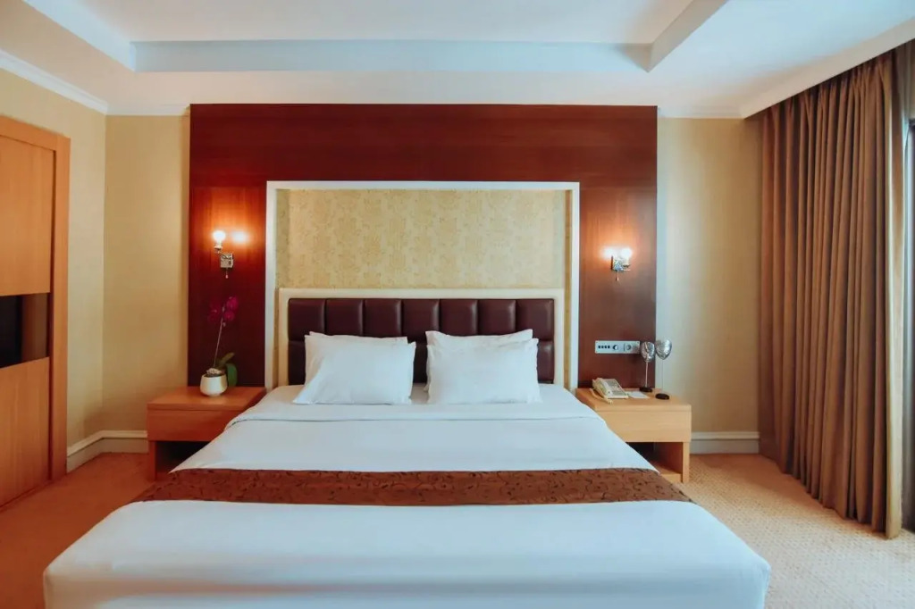 Surabaya Suite Hotel