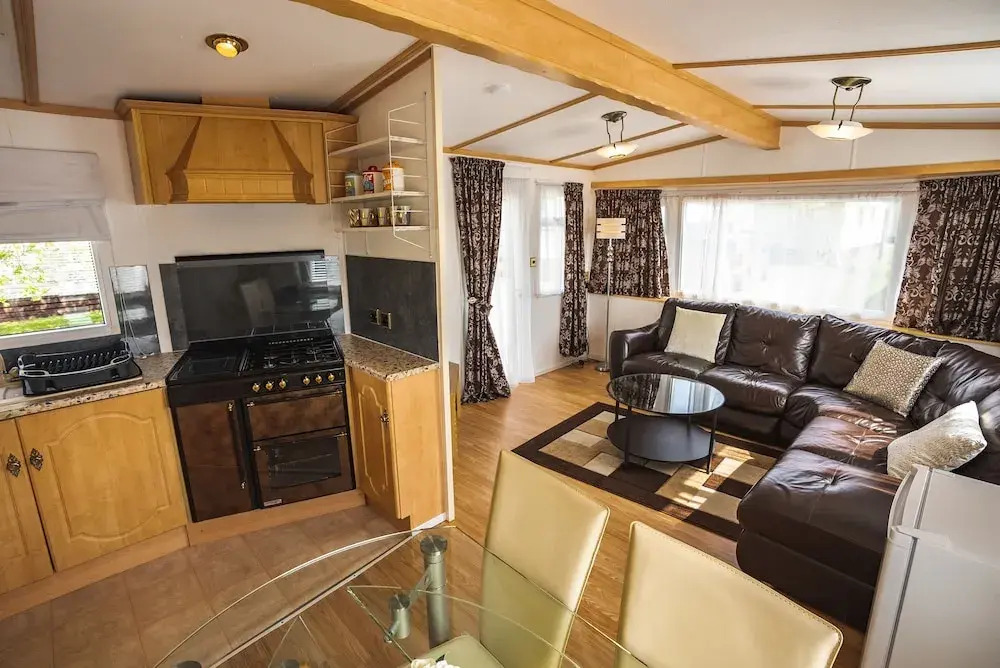 Lochlands 2br family caravan - pets-play park