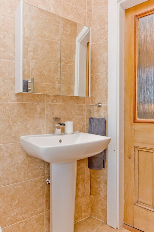 2 Bedroom Penthouse Apartment Sleeps 4