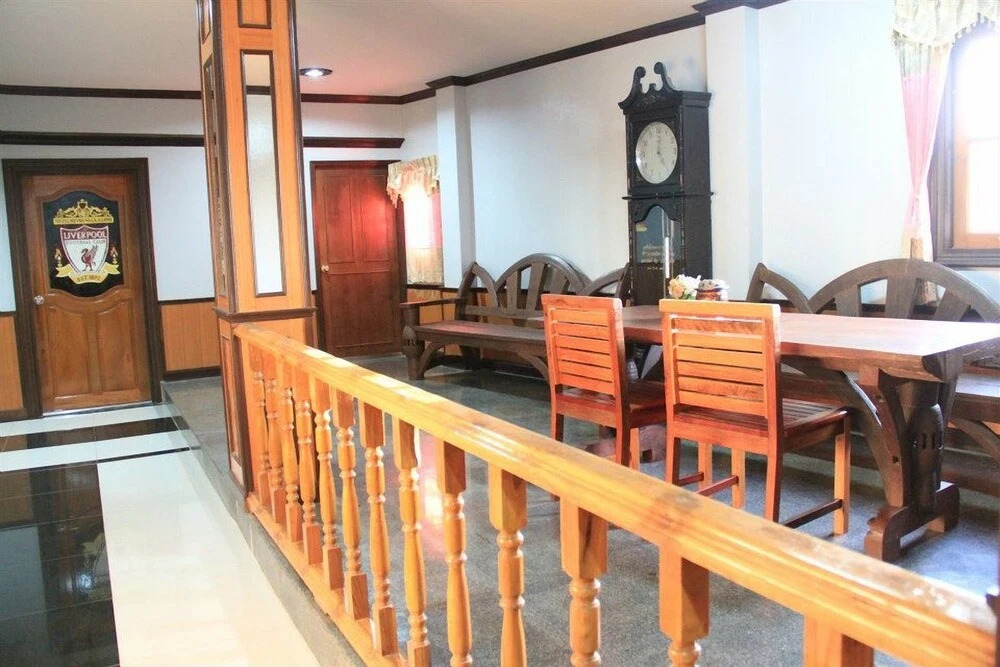 Klaeng Palace Hotel