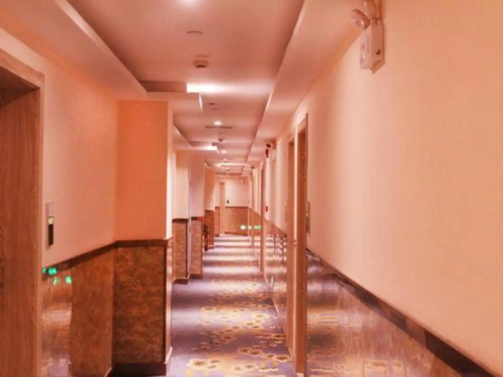 Boya Hotel (Shanghai Xiuyan Road Metro Station)
