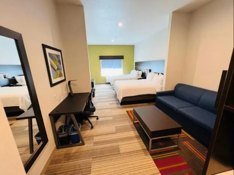 Holiday Inn Express & Suites Salinas