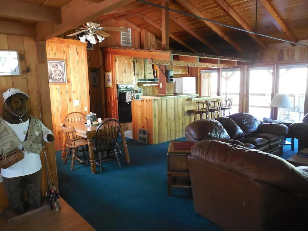 Whispering Pines Lodge