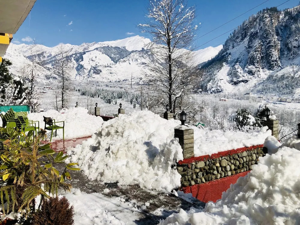 Vyas Vatika a wooden exotic Resort Near Old Manali