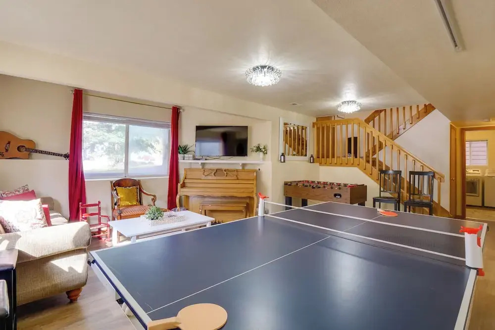 Homey Dog-friendly Retreat w/ Deck in Dtwn Frisco!