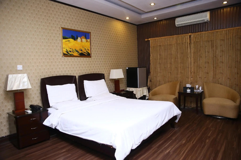 Safari Club 2 Bahria Town