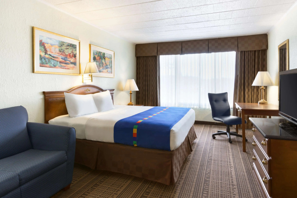 Park Inn By Radisson Sharon