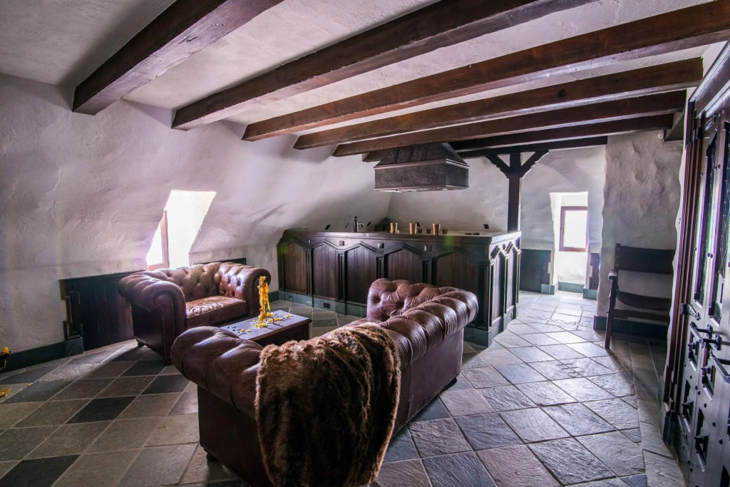 Stone Hall Castle