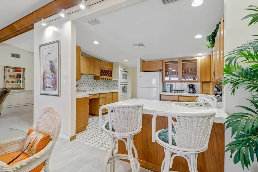 228 Bay Shore Dr