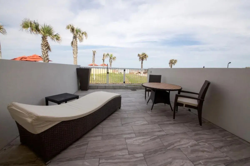 Beach House Inn with POOL & Beach Access