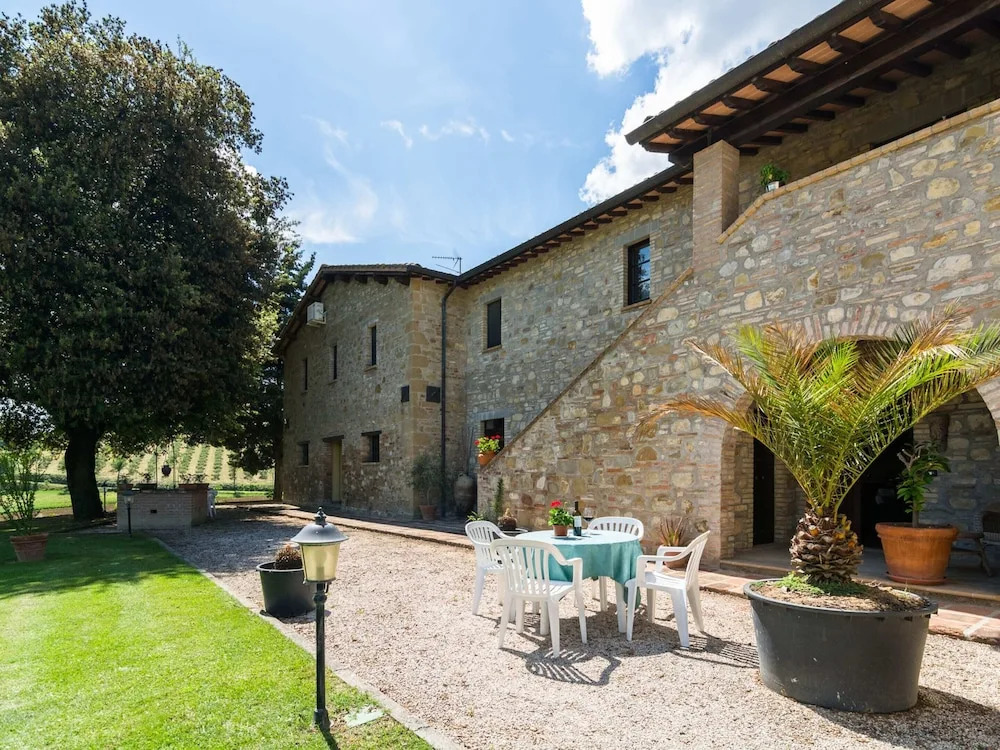 Mansion in Perugia with Pool & Green Hills