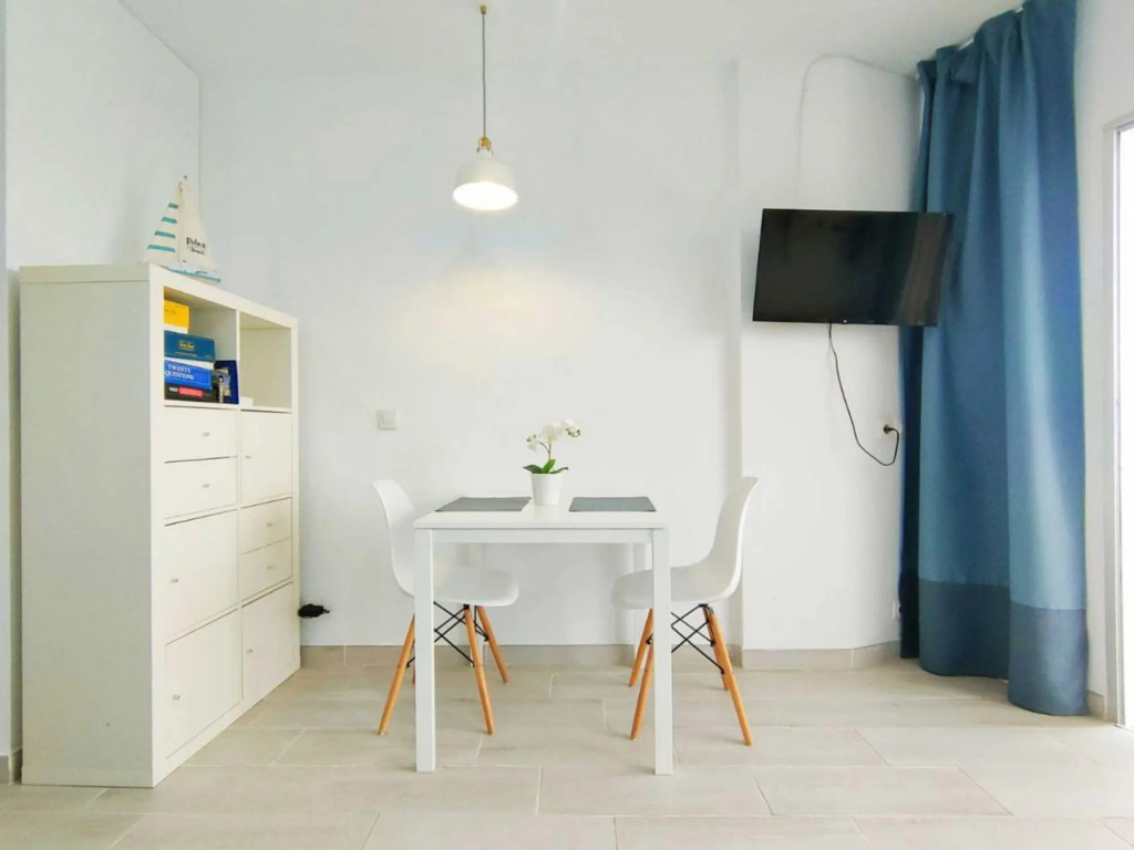 Studio with wonderful ocean view and WiFi